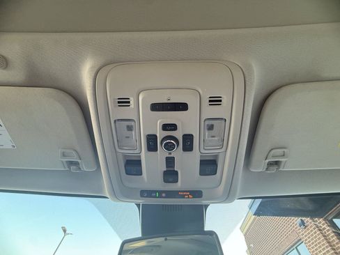 Used 2023 GMC Yukon XL Denali AWD/4WD image 8