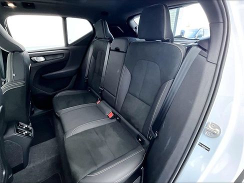 Certified 2025 Volvo XC40 B5 Plus AWD/4WD image 34