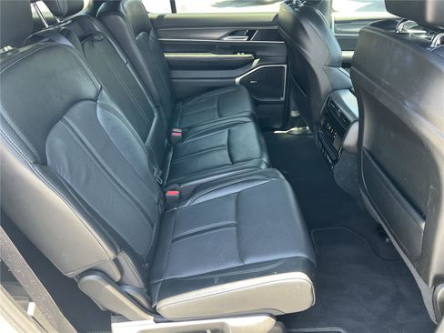 Used 2024 Jeep Wagoneer L Series II RWD image 32