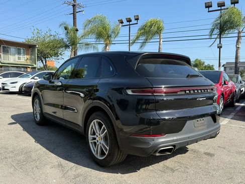 Used 2024 Porsche Cayenne AWD/4WD image 5