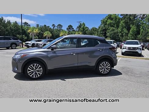 Used 2021 Nissan Kicks SV FWD image 26