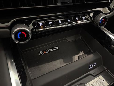 New 2026 Chevrolet Suburban Premier image 22