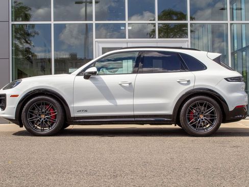 Used 2025 Porsche Cayenne GTS AWD/4WD image 7