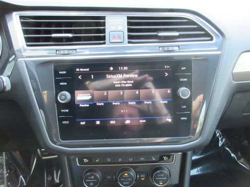 Used 2020 Volkswagen Tiguan SE R-Line AWD/4WD image 40