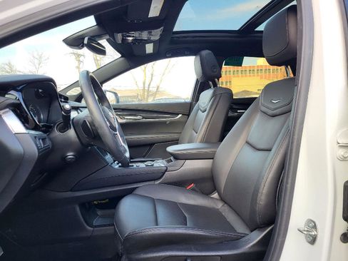 Used 2024 Cadillac XT5 Premium Luxury image 9