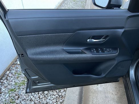 Used 2025 Nissan Kicks SV image 13