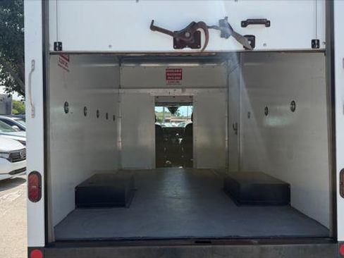 Used 2022 Ford Transit 350 DRW RWD image 16