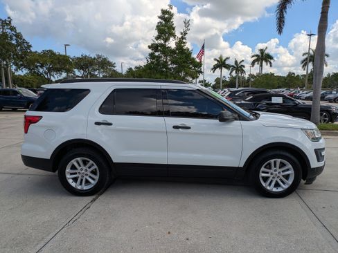 Used 2016 Ford Explorer FWD image 3