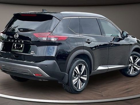 Used 2023 Nissan Rogue SL FWD image 2
