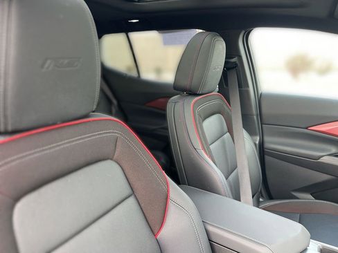 Used 2025 Chevrolet Equinox EV RS w/ Convenience Package II image 40