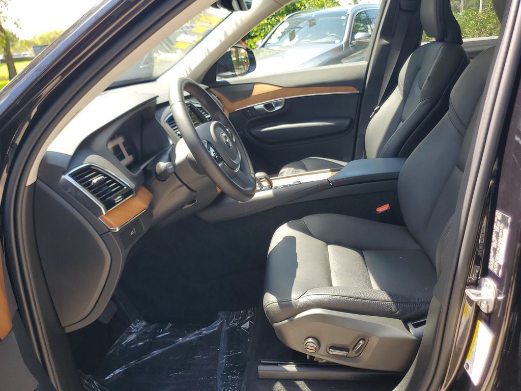 Certified 2024 Volvo XC90 B5 Plus w/ Protection Package Premier AWD/4WD image 16