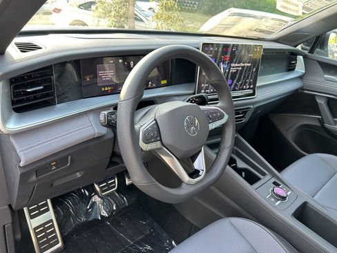 New 2026 Volkswagen Tiguan SE R-Line FWD image 23