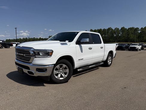 Used 2022 RAM 1500 Laramie AWD/4WD image 1
