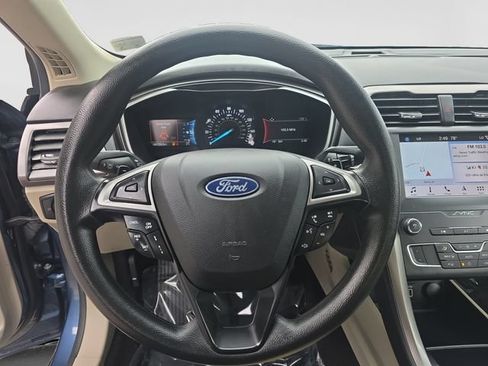Used 2019 Ford Fusion SE FWD image 13