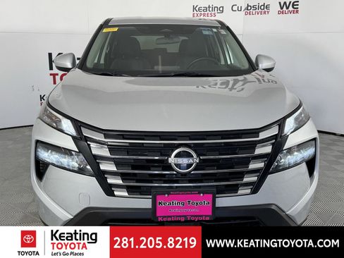 Used 2025 Nissan Rogue SV image 10