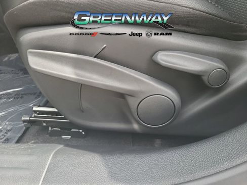 New 2026 Jeep Compass Latitude image 17