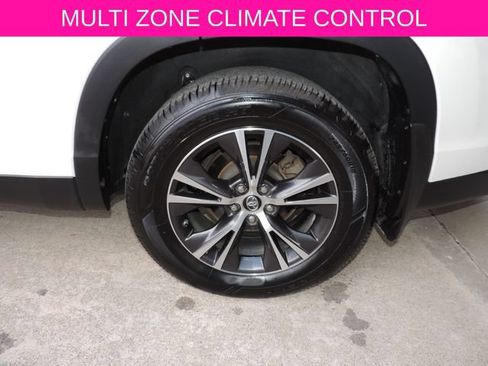 Used 2019 Toyota Highlander Plus FWD image 15