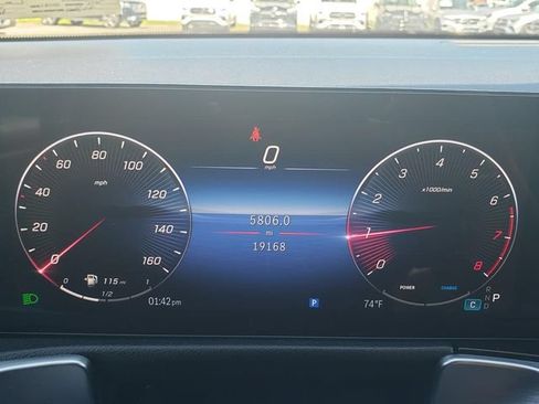 Used 2024 Mercedes-Benz GLB 250 4MATIC image 33