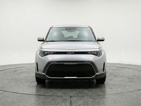 Used 2025 Kia Soul LX w/ LX Technology Package image 2