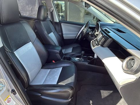 Used 2017 Toyota RAV4 XLE AWD/4WD image 18