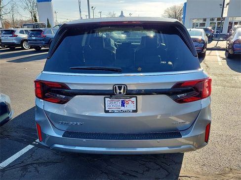 New 2026 Honda Odyssey Touring image 5