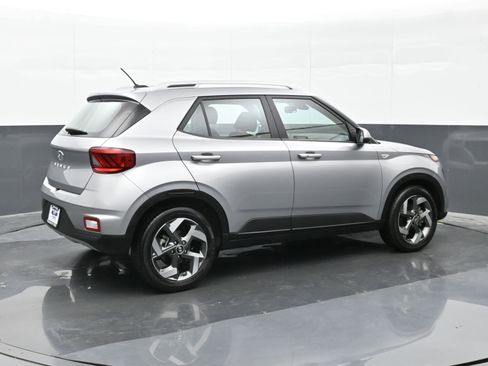 Used 2024 Hyundai Venue SEL image 8