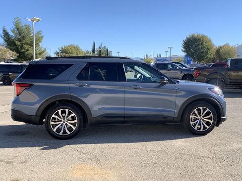 Used 2025 Ford Explorer ST-Line w/ Premium Package image 9