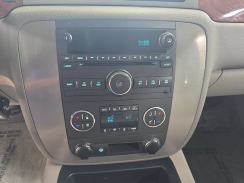 Used 2008 GMC Sierra 2500 SLT w/ Z71 Off-Road Package AWD/4WD image 19