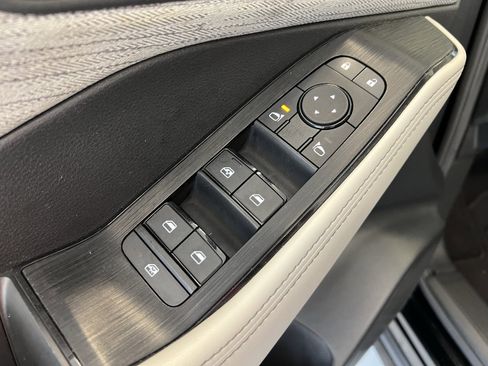 Used 2023 Nissan Rogue SV image 25