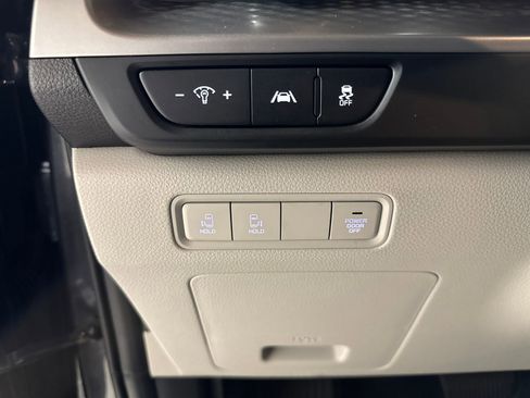 Certified 2022 Kia Carnival LX w/ Paint Protection Package image 24