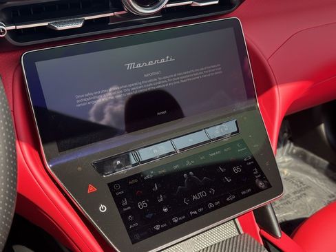 Used 2024 Maserati GranCabrio Trofeo image 18