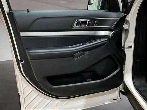 Used 2017 Ford Explorer XLT FWD image 20