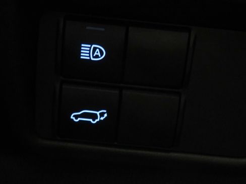 Used 2021 Toyota Highlander XLE AWD/4WD image 40