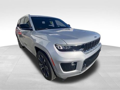 Used 2022 Jeep Grand Cherokee L Overland w/ Luxury Tech Group IV AWD/4WD image 14