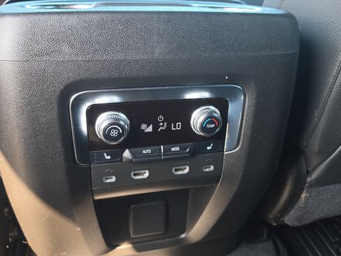 Used 2021 GMC Yukon Denali w/ Denali Ultimate Package RWD image 16