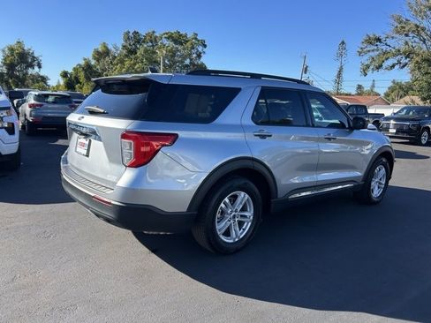 Used 2022 Ford Explorer XLT image 6