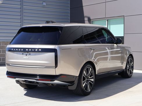 Used 2024 Land Rover Range Rover Long Wheelbase SE AWD/4WD image 7