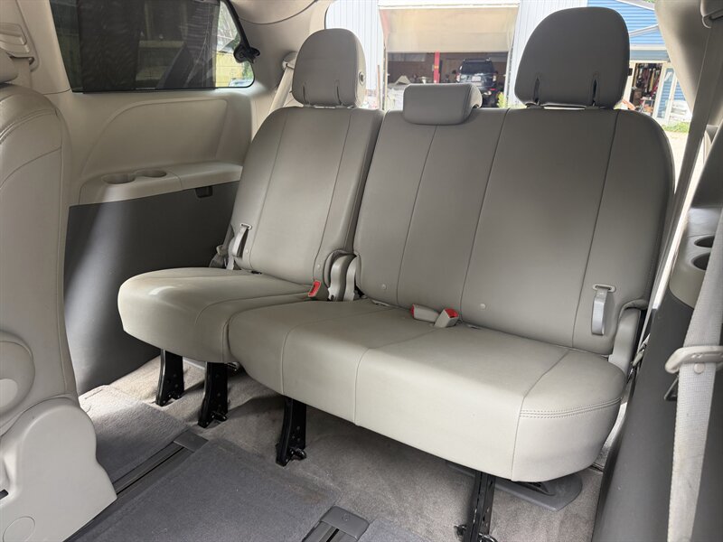 Used 2015 Toyota Sienna XLE w/ XLE Navigation Package AWD/4WD image 30