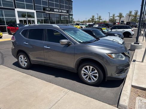 Used 2014 Nissan Rogue SV FWD image 2