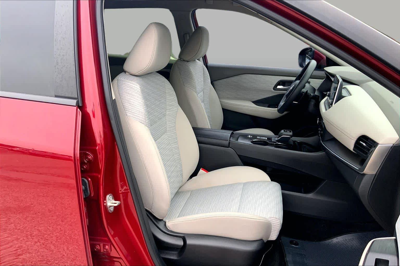 Used 2023 Nissan Rogue SV FWD image 9