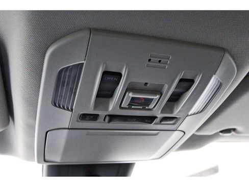Used 2022 Toyota Highlander Limited FWD image 23