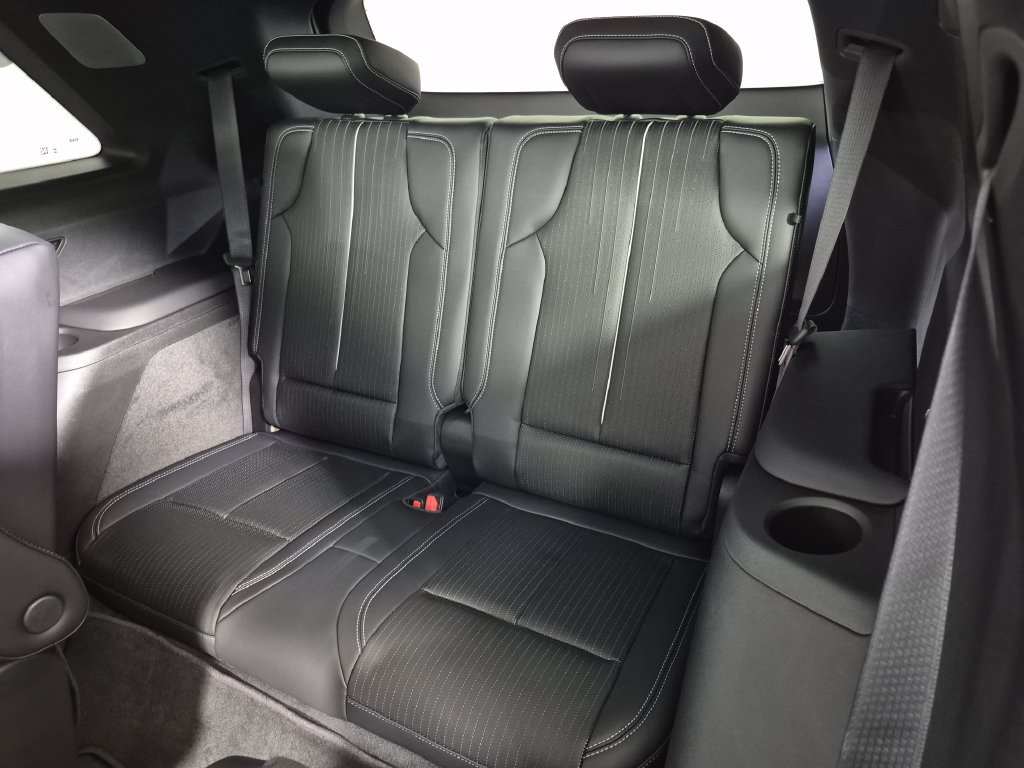 New 2027 Cadillac Vistiq Sport w/ LPO, Floor Liner Package AWD/4WD image 27