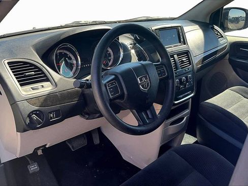 Used 2019 Dodge Grand Caravan SE image 9