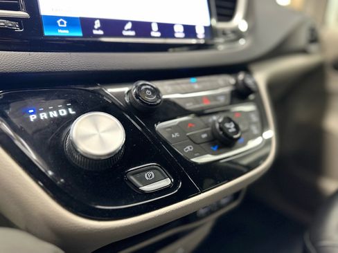 Used 2022 Chrysler Pacifica Touring-L image 21