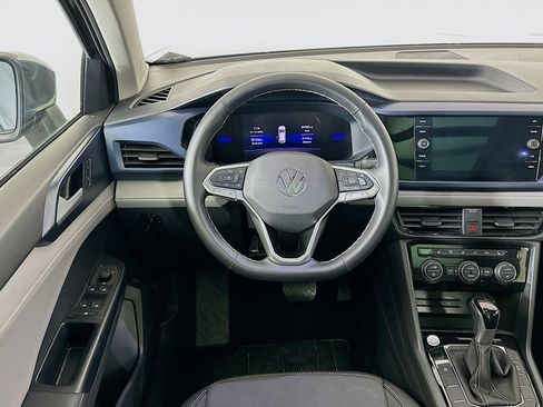 Used 2024 Volkswagen Taos SE image 18