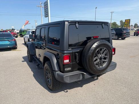 Used 2024 Jeep Wrangler Unlimited Sport AWD/4WD image 4
