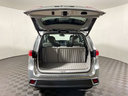 Used 2019 Toyota Highlander Limited AWD/4WD image 16
