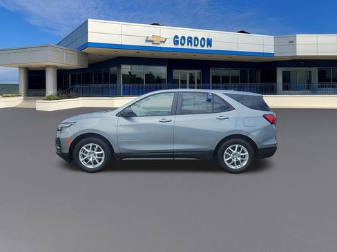 Used 2024 Chevrolet Equinox LS w/ LS Convenience Package image 2