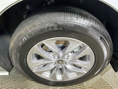 Used 2025 Toyota Sienna XLE image 20