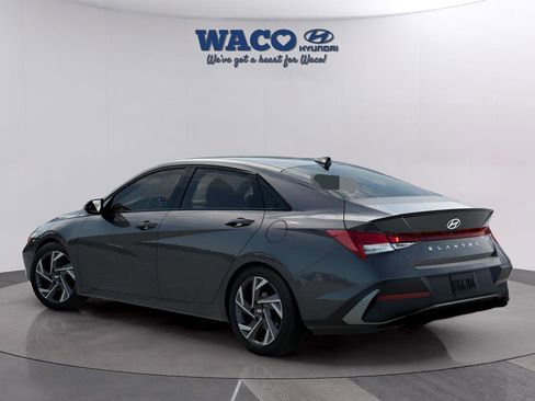 Used 2025 Hyundai Elantra Sport image 5
